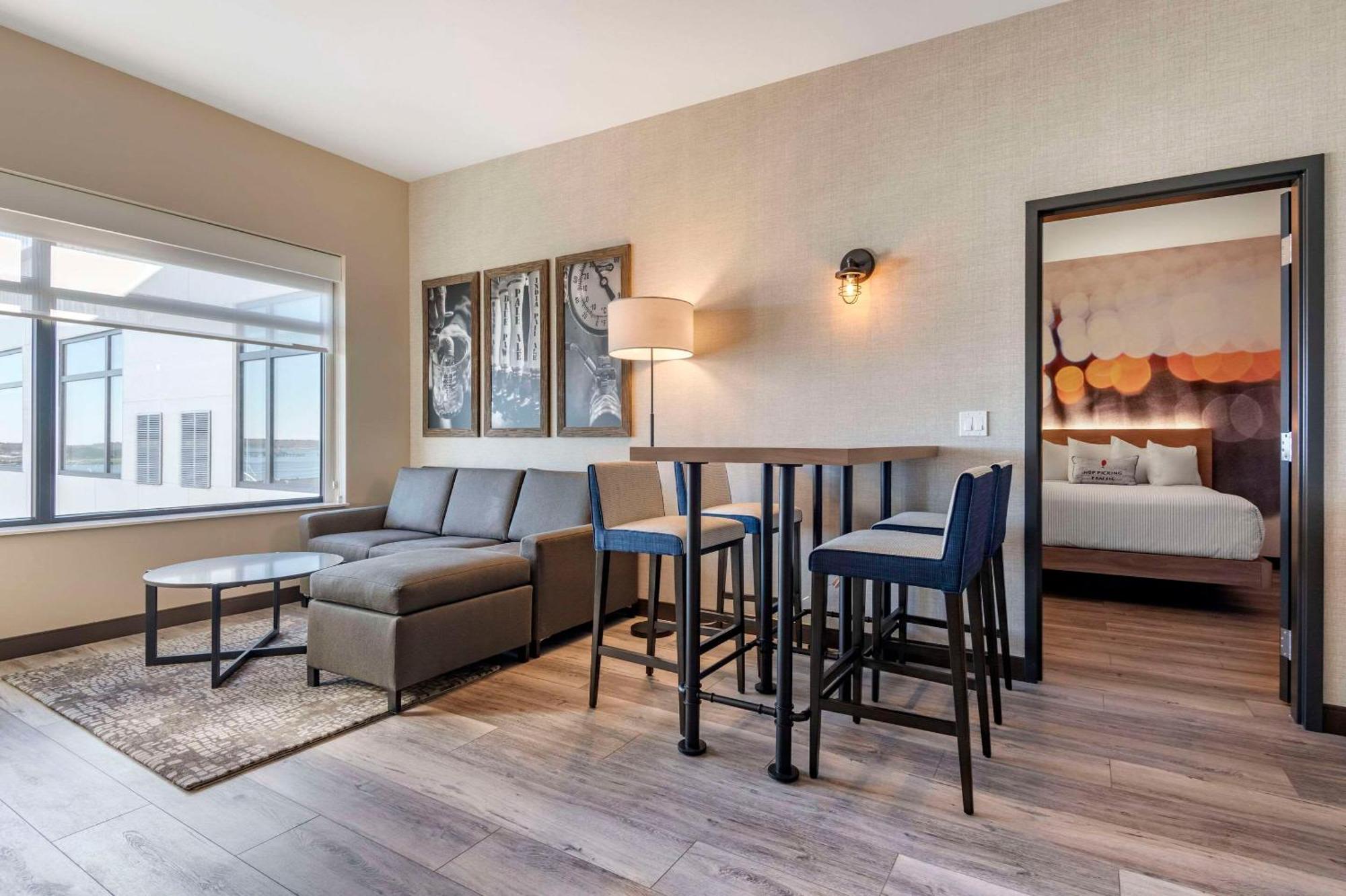 Cambria Hotel Portland Downtown Old Port מראה חיצוני תמונה